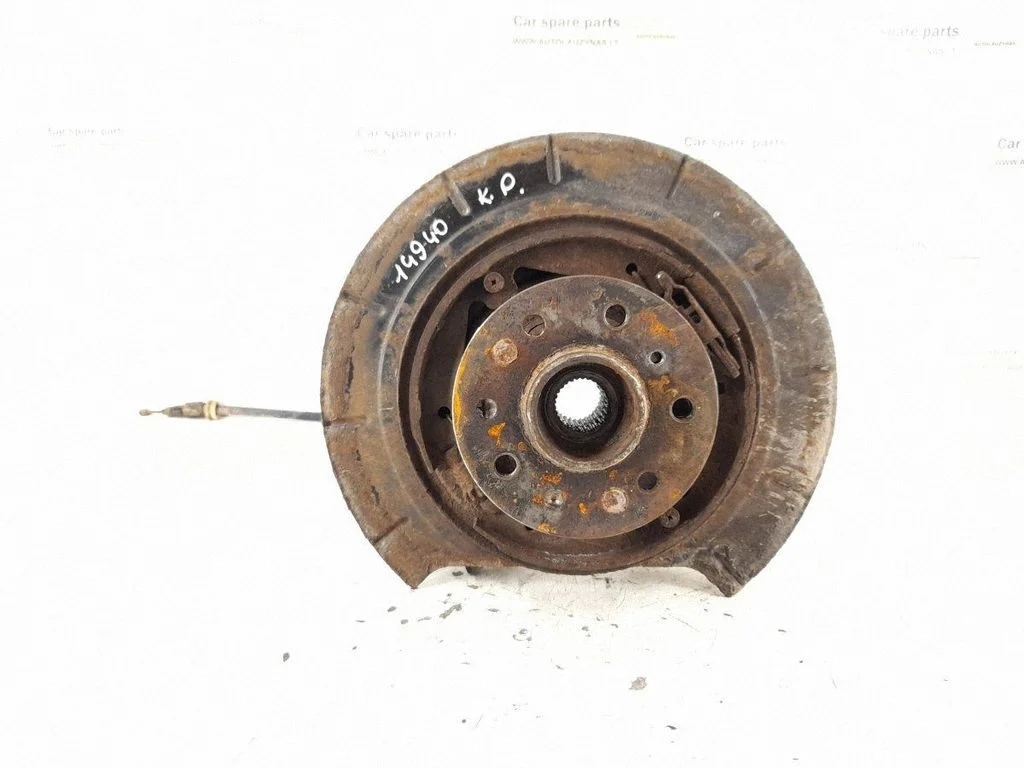 Rear wheel hub – rear left
