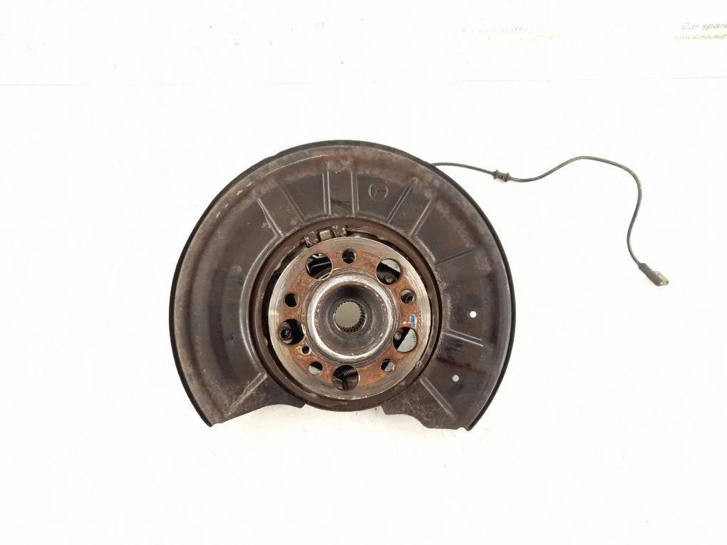 Rear wheel hub – rear left