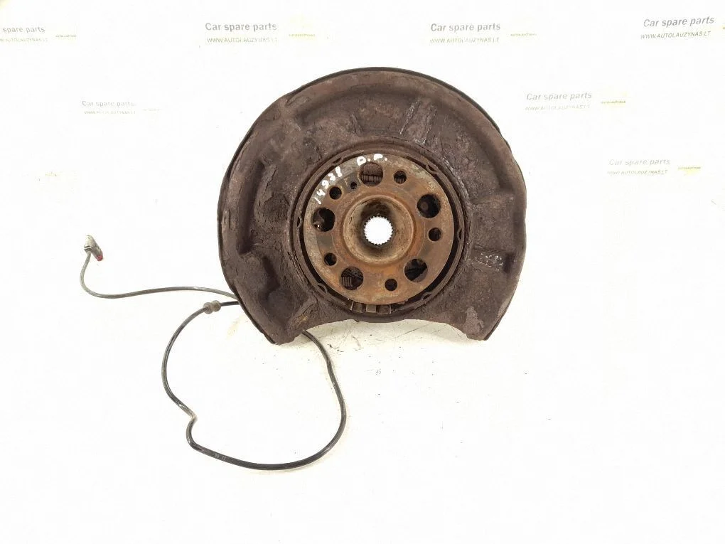 Rear wheel hub – rear right
