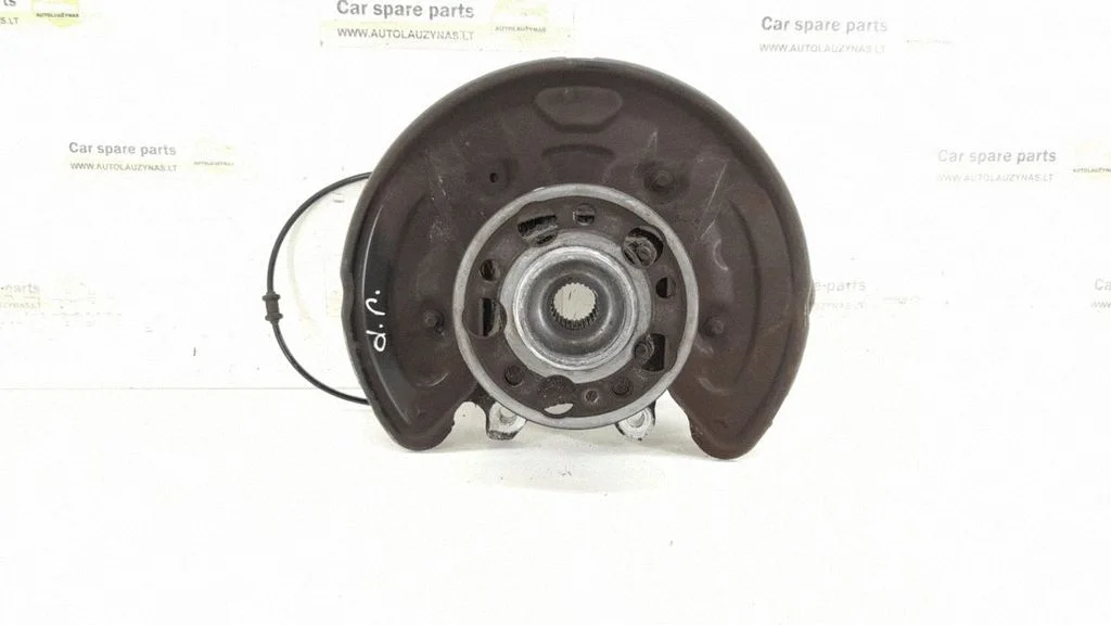 Rear wheel hub – rear right