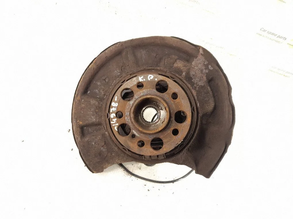 Rear wheel hub – rear left