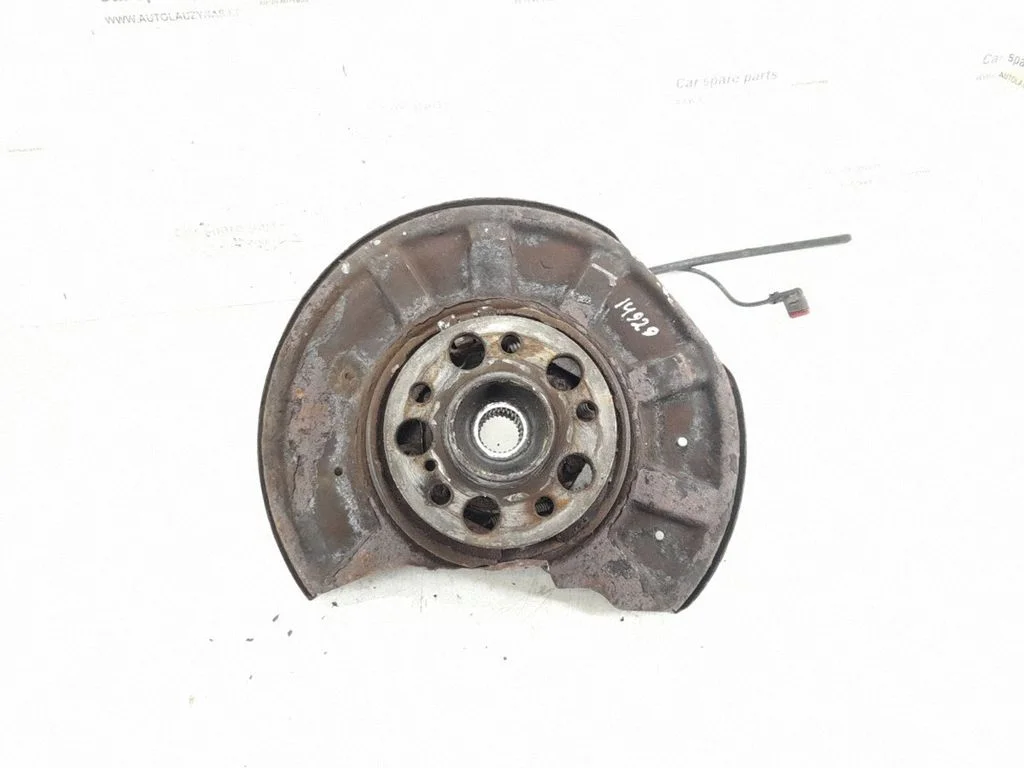Rear wheel hub – rear left