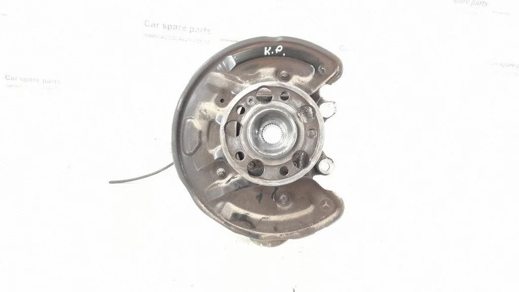 Rear wheel hub – rear left