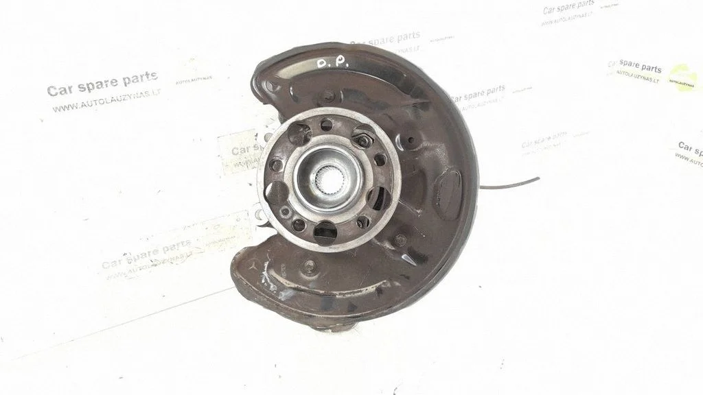 Rear wheel hub – rear right