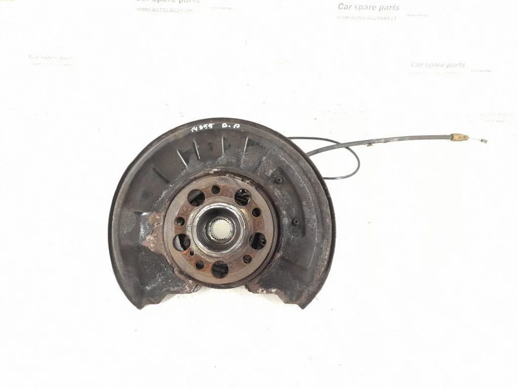 Rear wheel hub – rear right