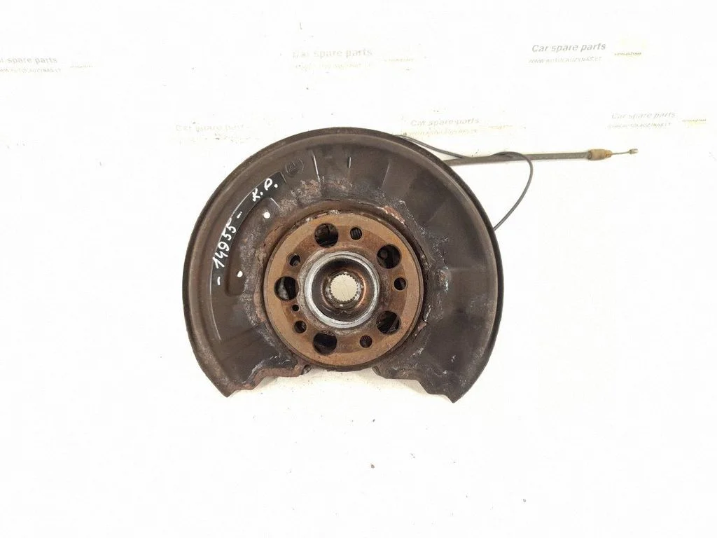 Rear wheel hub – rear left