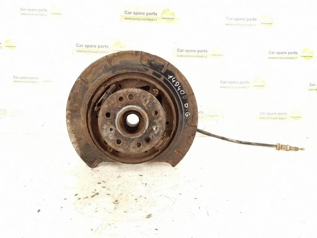 Rear wheel hub – rear right