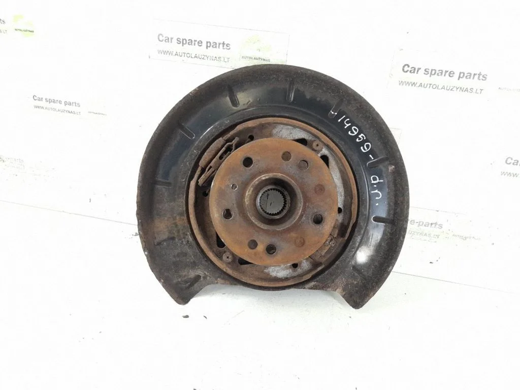 Rear wheel hub – rear right