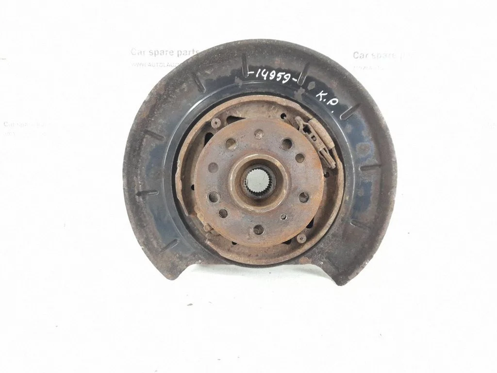 Rear wheel hub – rear left