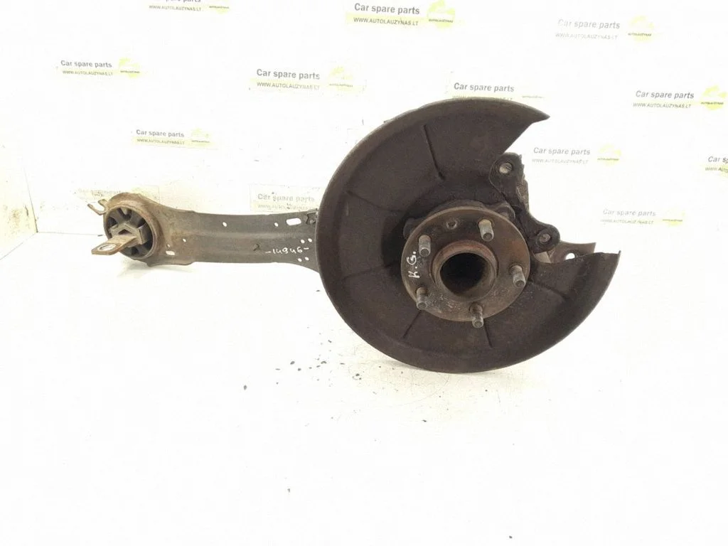 Rear wheel hub – rear left