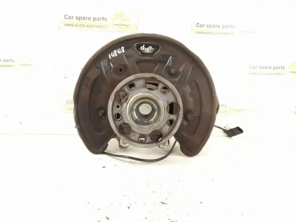 Rear wheel hub – rear right