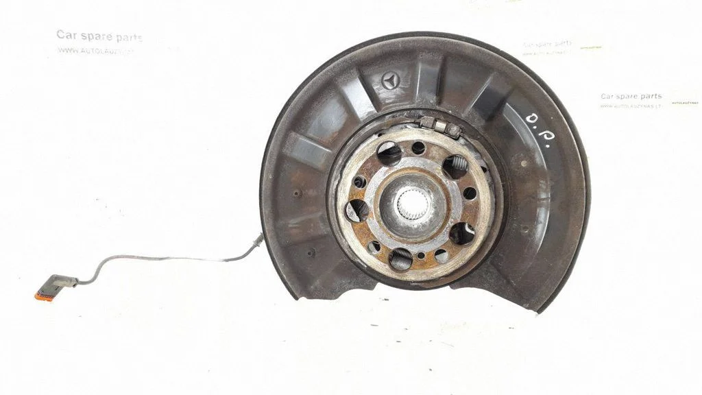 Rear wheel hub – rear right
