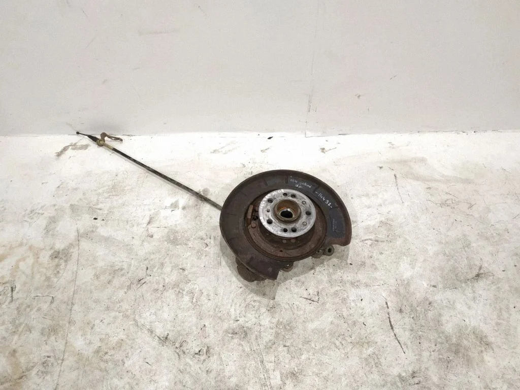 Rear wheel hub – rear right