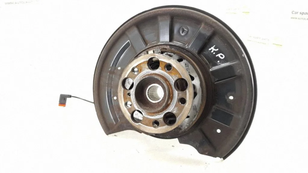 Rear wheel hub – rear left