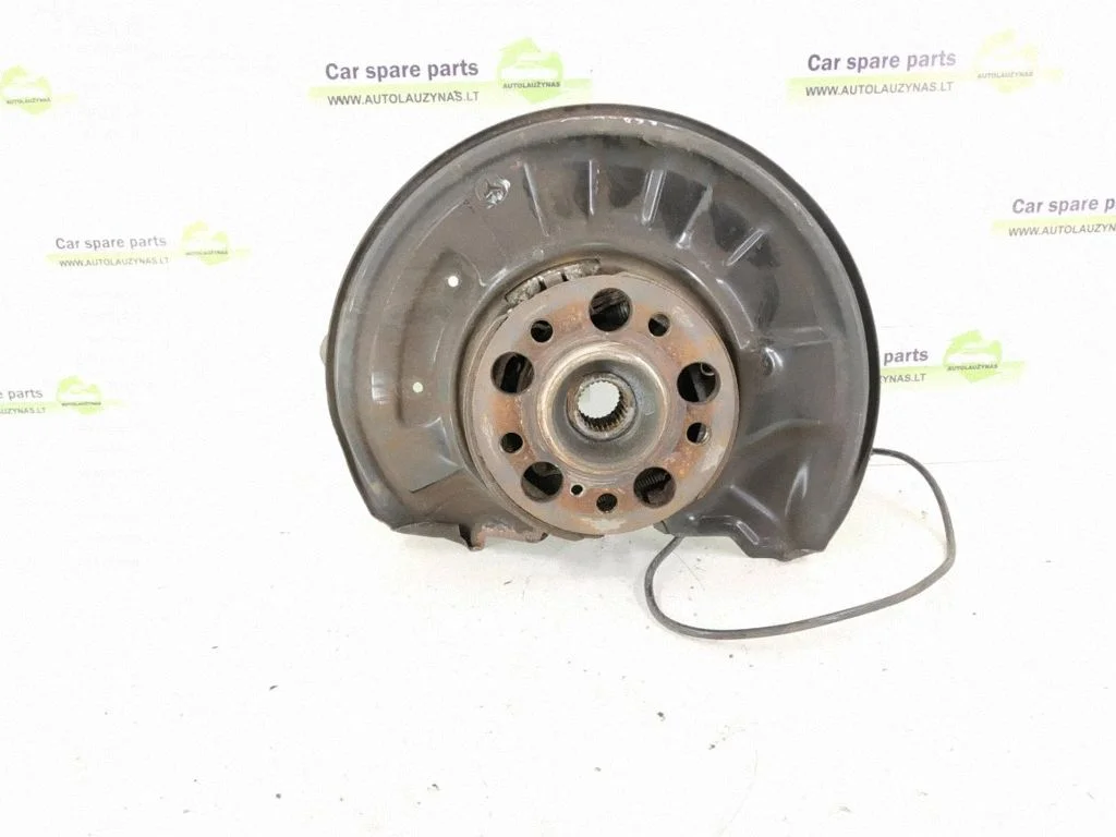 Rear wheel hub – rear left