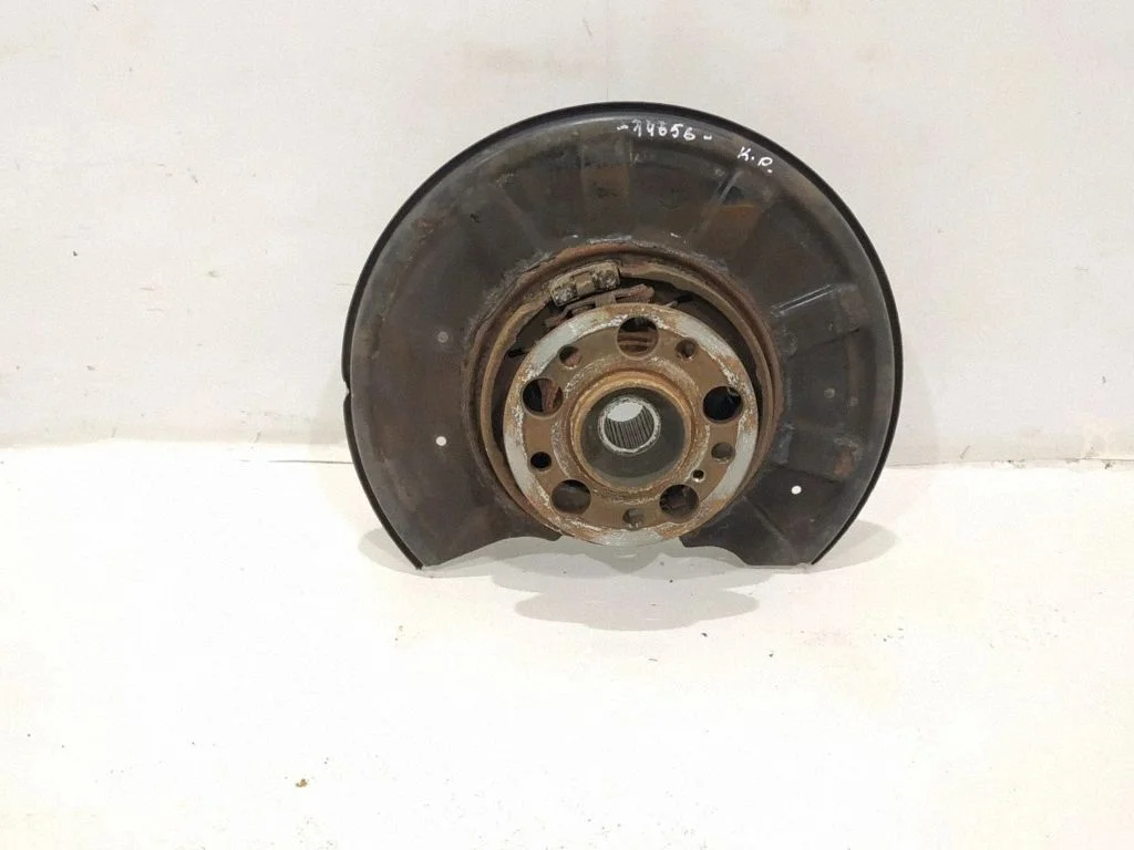 Rear wheel hub – rear left