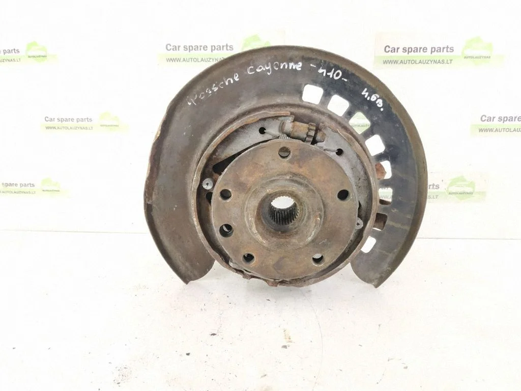 Rear wheel hub – rear right