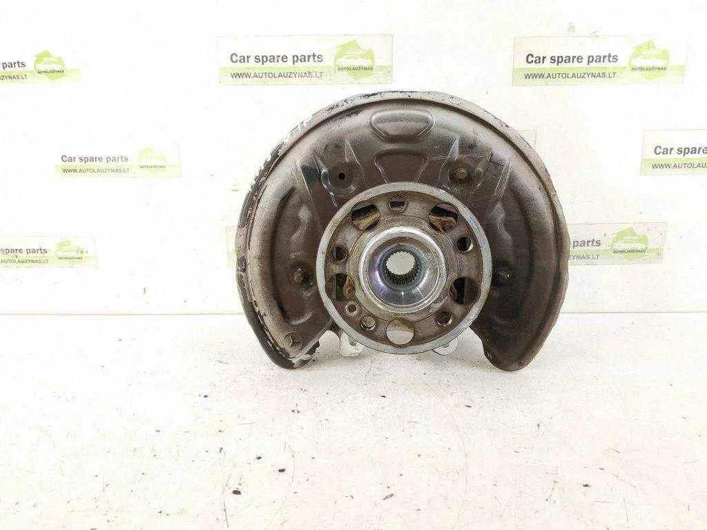 Rear wheel hub – rear right