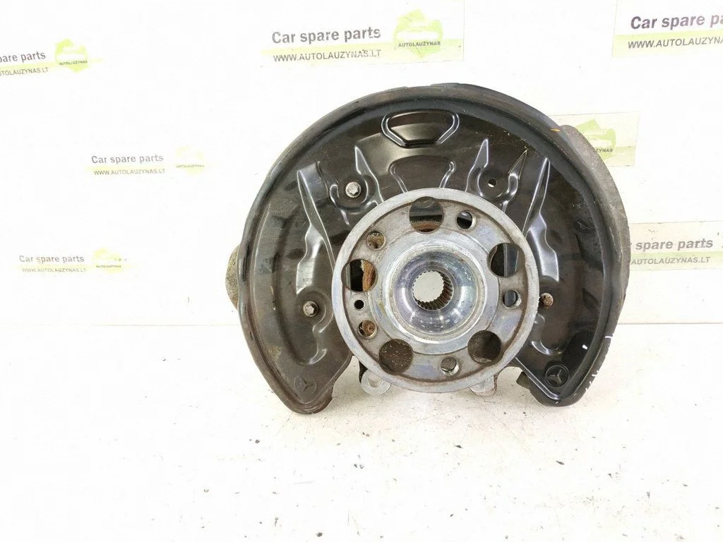 Rear wheel hub – rear left