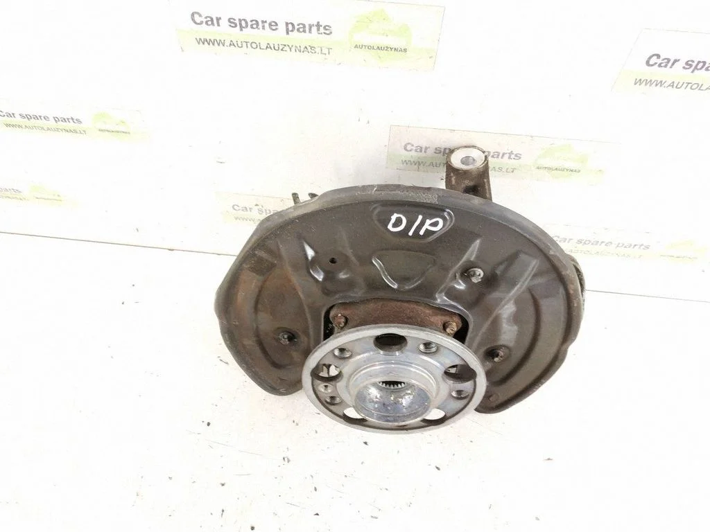Rear wheel hub – rear right