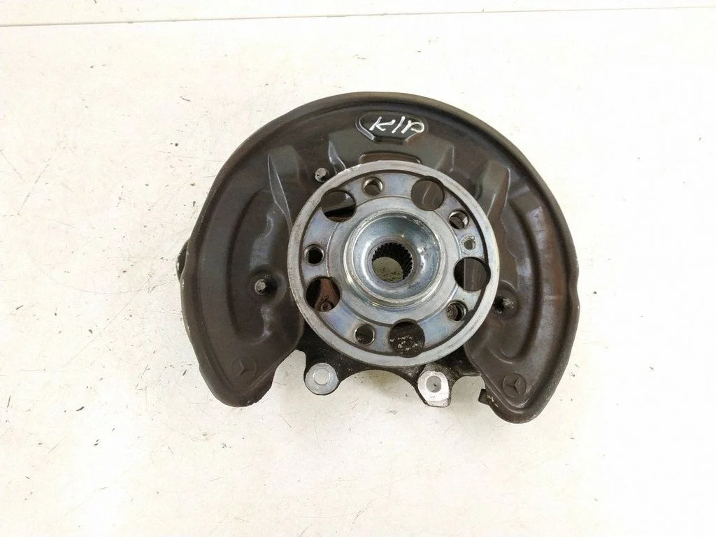 Rear wheel hub – rear left