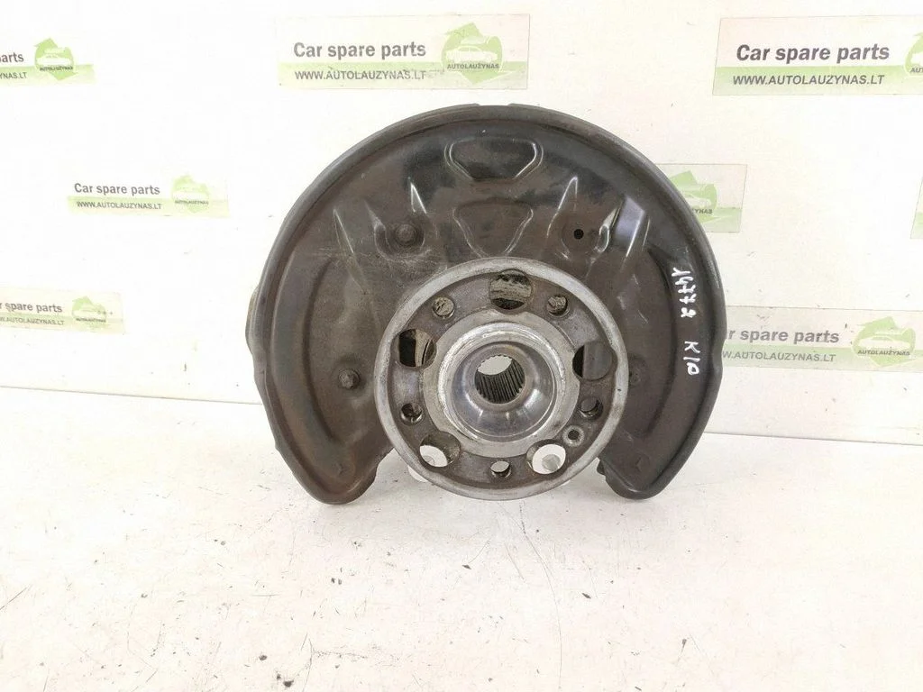 Rear wheel hub – rear left