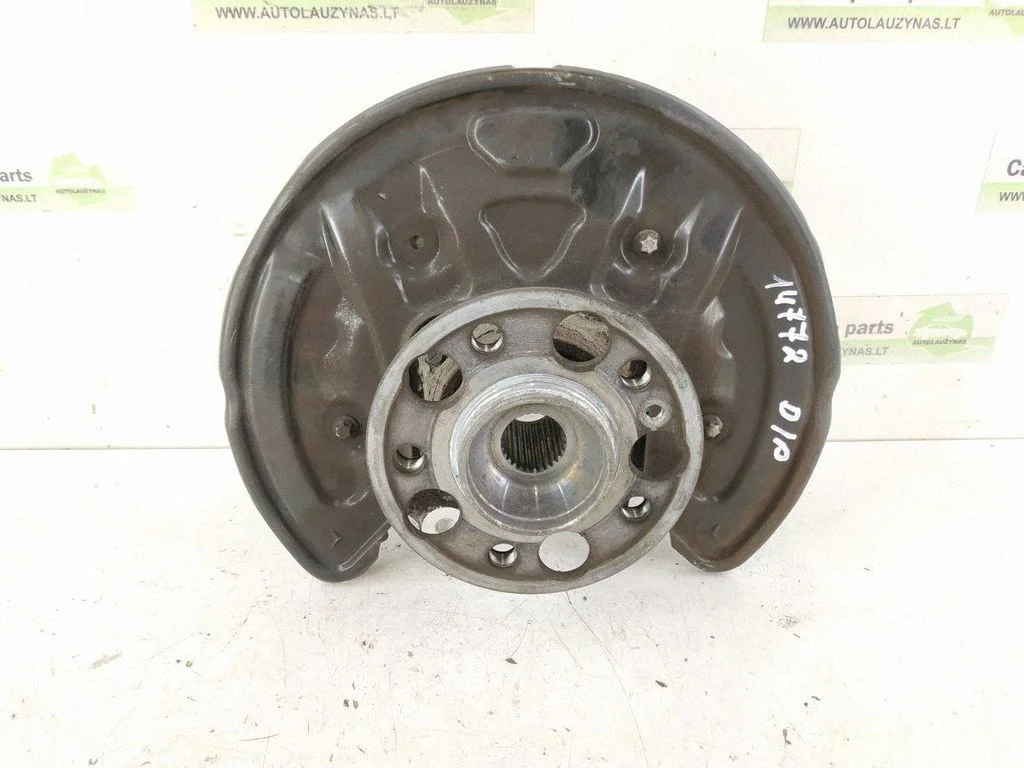 Rear wheel hub – rear right