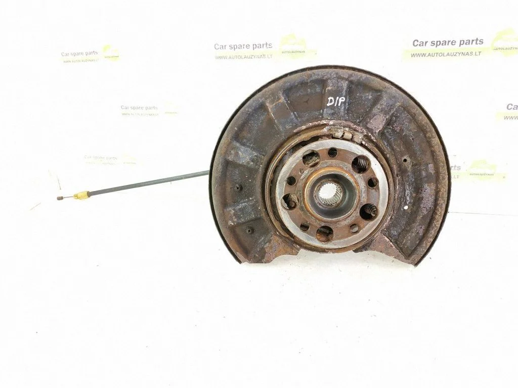 Rear wheel hub – rear right