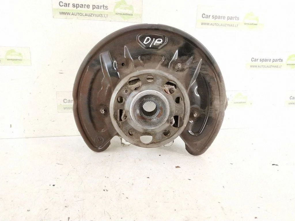 Rear wheel hub – rear right