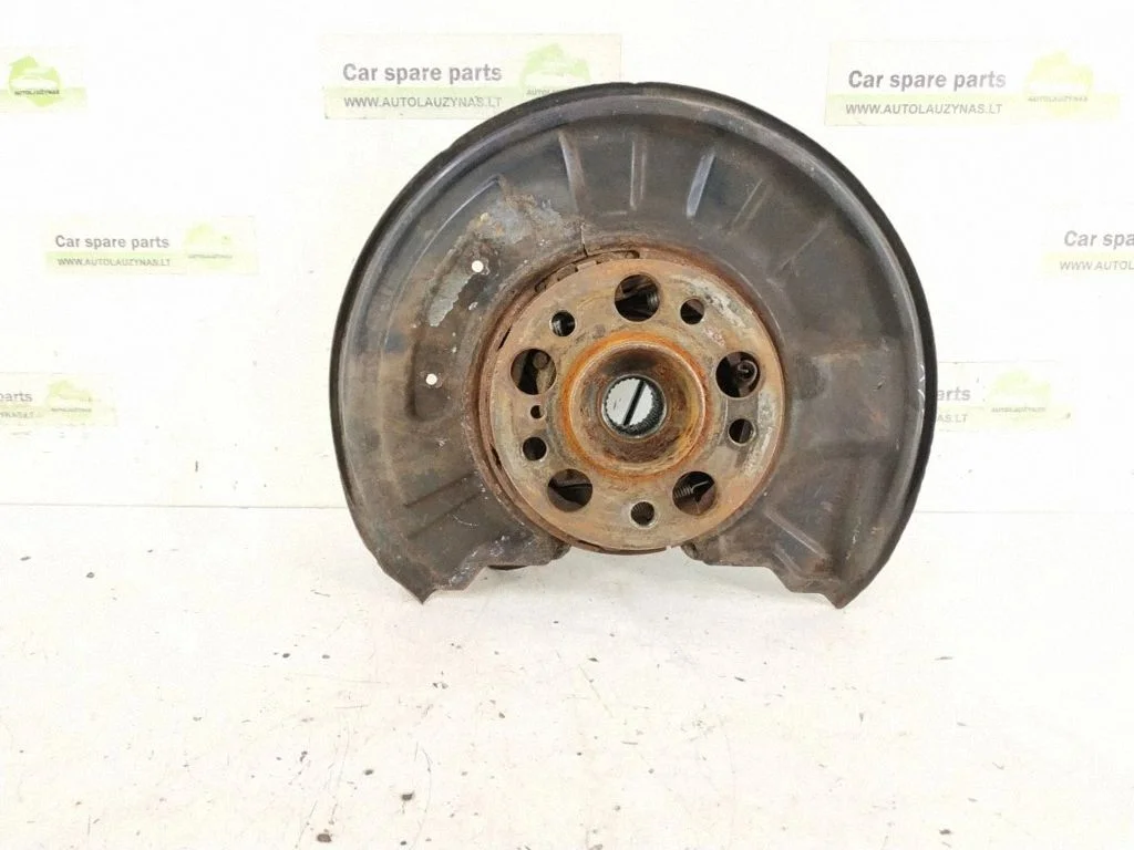 Rear wheel hub – rear left