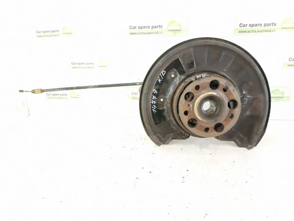 Rear wheel hub – rear left