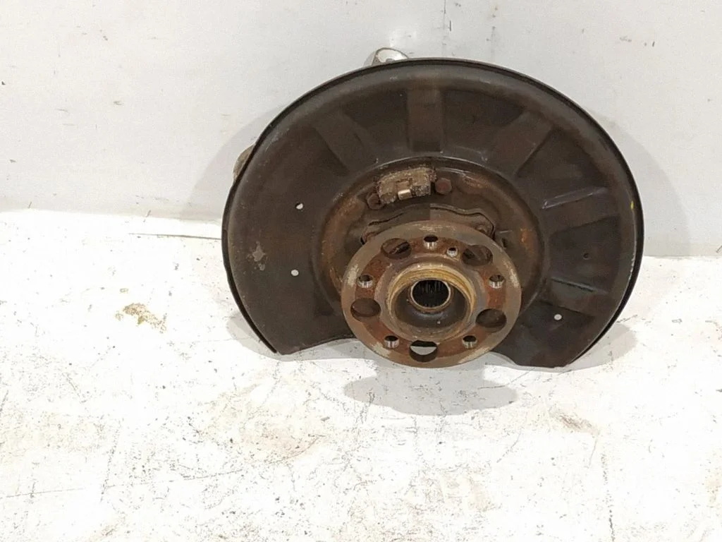 Rear wheel hub – rear left