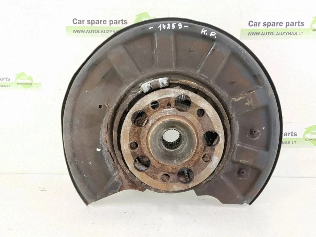 Rear wheel hub – rear left