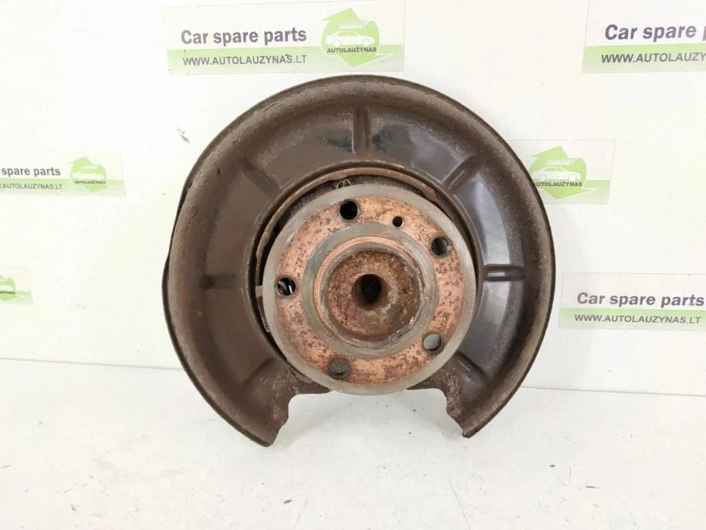 Rear wheel hub – rear right