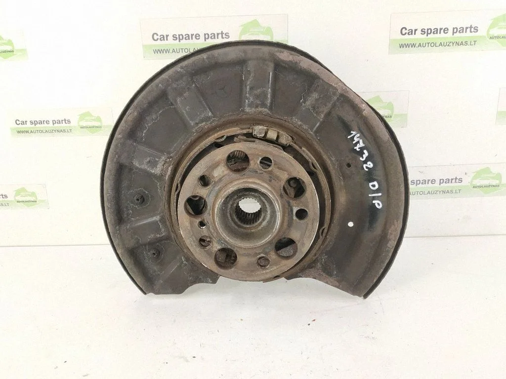 Rear wheel hub – rear right