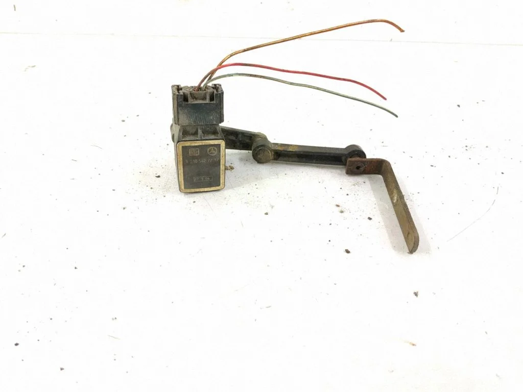 Rear air suspension level height sensor – rear right