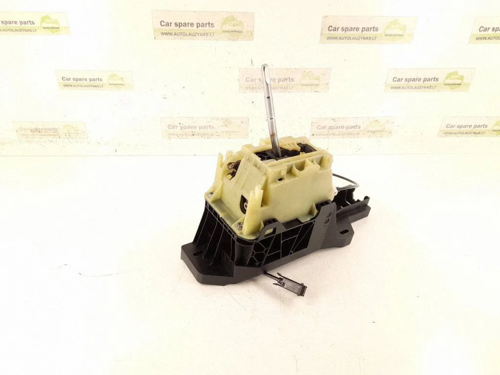 Gear selector mechanism