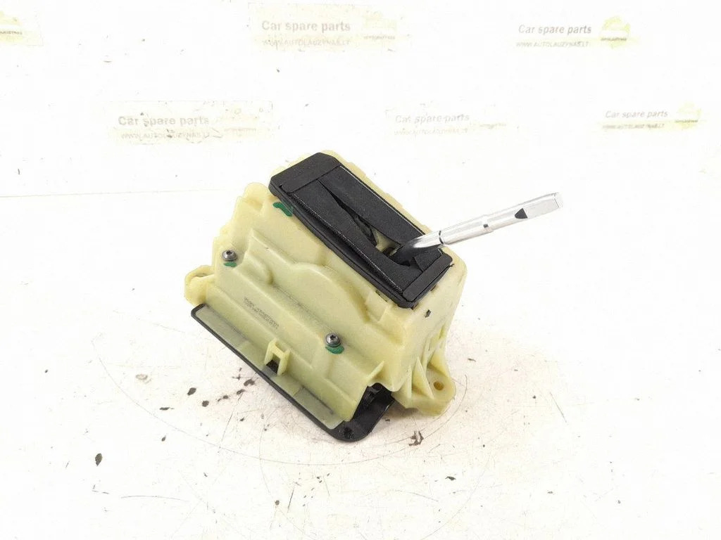 Gear selector mechanism