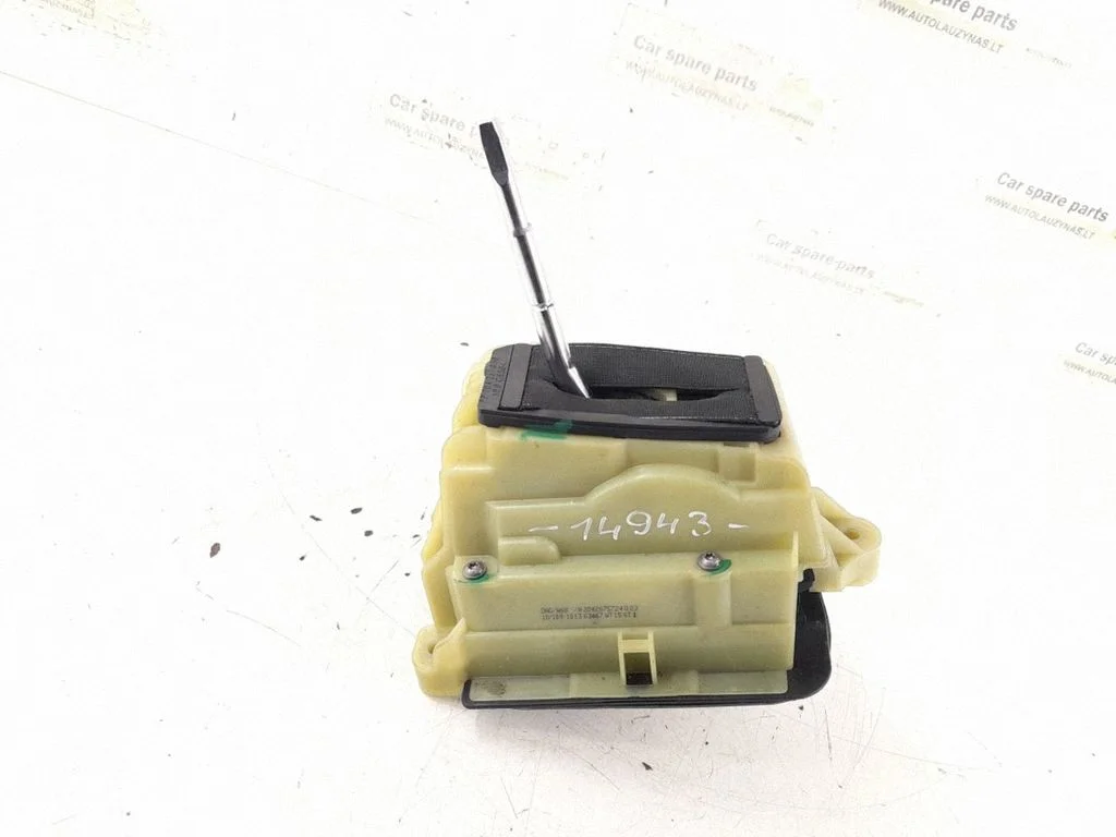 Gear selector mechanism