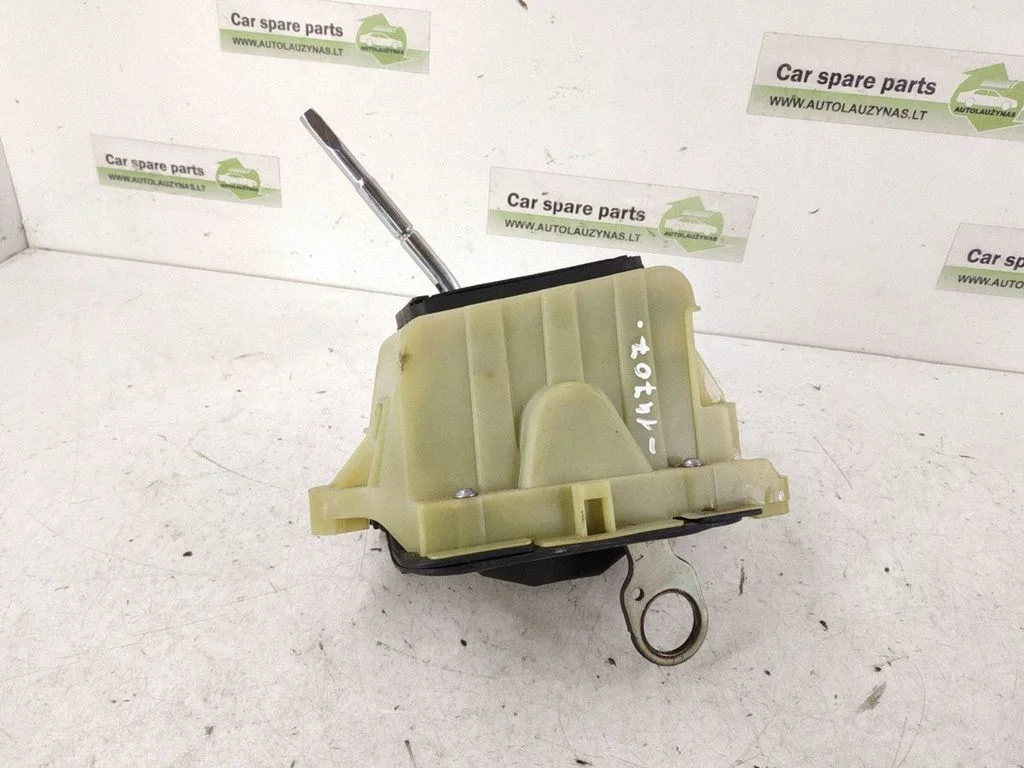 Gear selector mechanism