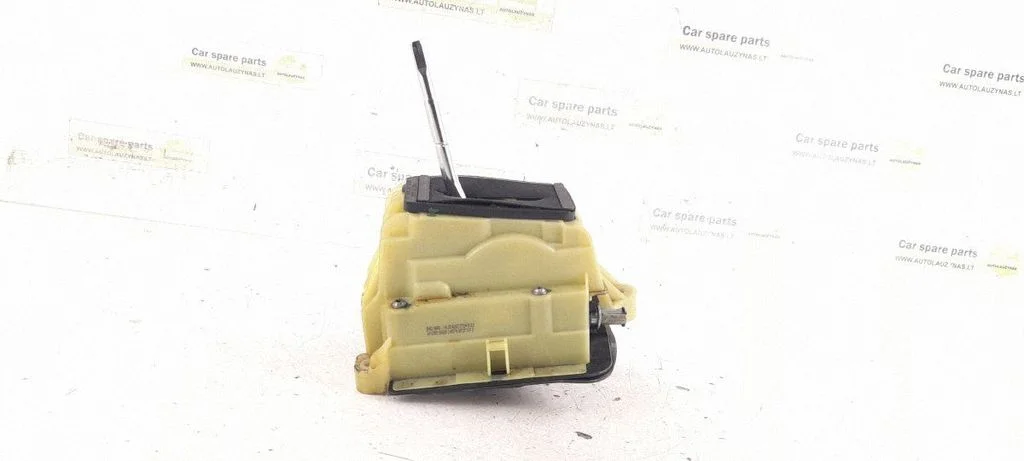 Gear selector mechanism