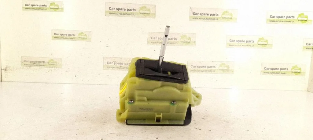 Gear selector mechanism