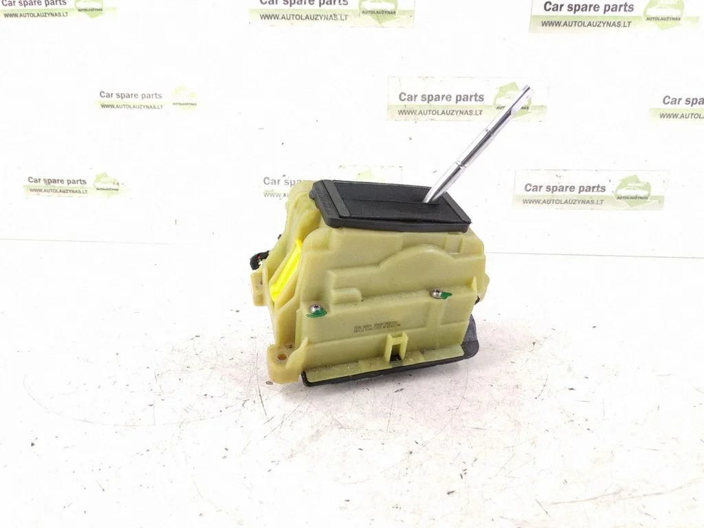 Gear selector mechanism
