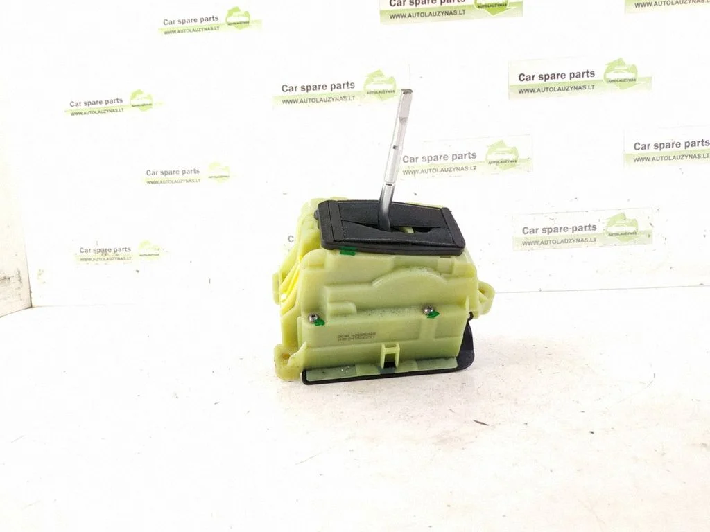 Gear selector mechanism