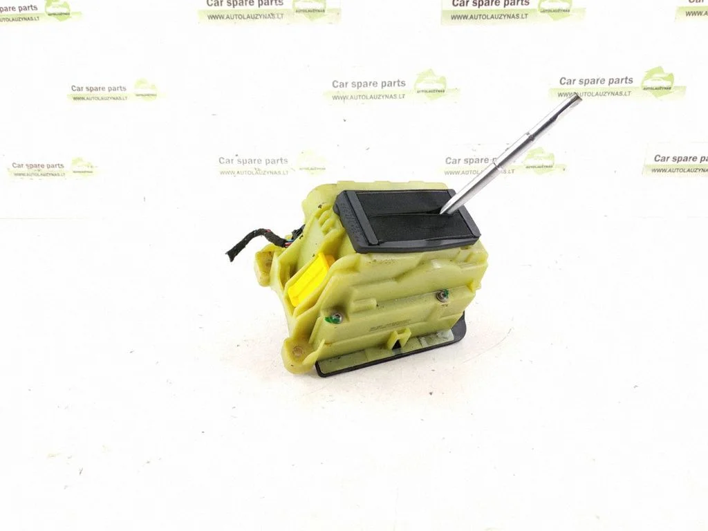 Gear selector mechanism