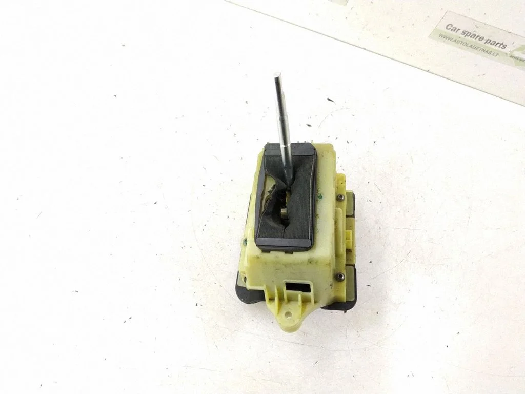 Gear selector mechanism