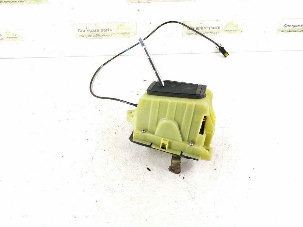 Gear selector mechanism