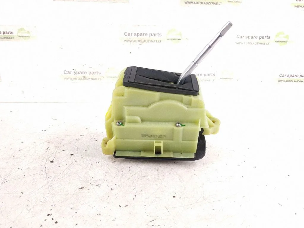 Gear selector mechanism