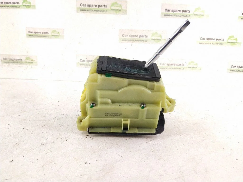 Gear selector mechanism