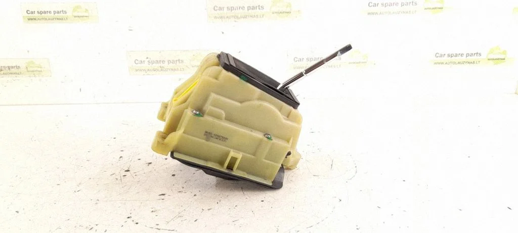Gear selector mechanism